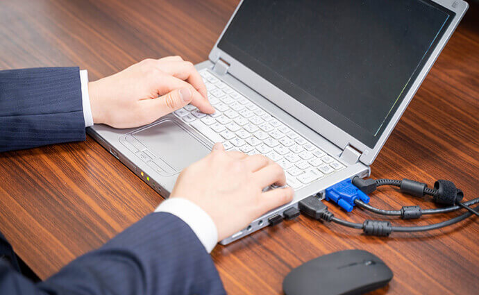 電話またはメールで相談予約